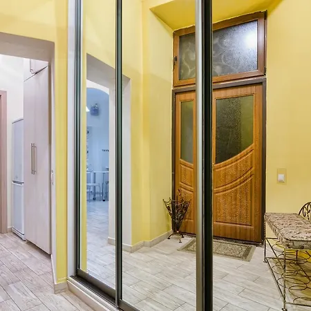Daire Modern And Classic Apart. Location Lviv